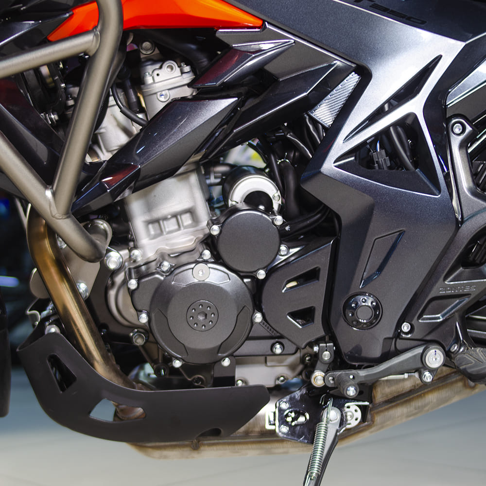 Zontes zt350t e. Дуги на Triumph Street Triple. Rouser ns160. Bajaj Pulsar ns200 масло в двигатель.