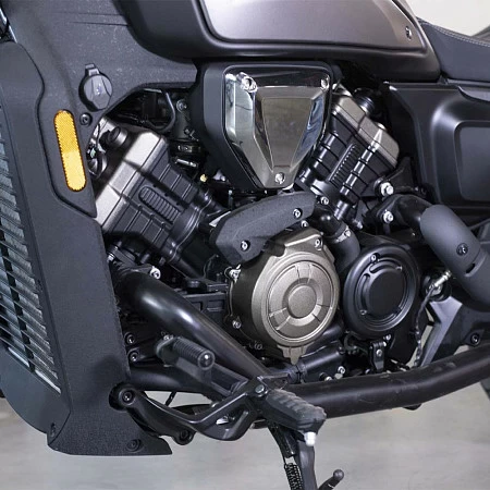 Мотоцикл QJ SRV 600 V4 (черный/серебристый)